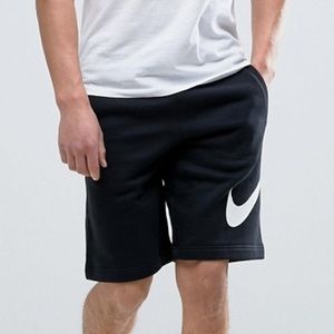 🌸NIKE shorts w/ large swoosh logo L